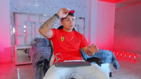 Snapshot of santiagoreyesft chatting on 19, 9, 2025 Santi Reyes online show from 19, 9, 2025