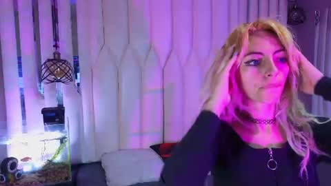 Snapshot of santsara chatting on 22, 6, 2026 SANTSARA online show from 22, 6, 2026