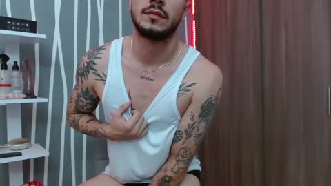 Snapshot of santti_torres chatting on 5, 11, 2025 Santy Torres online show from 5, 11, 2025