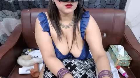 Snapshot of sanviqueen chatting on 15, 11, 2025 sanviqueen online show from 15, 11, 2025