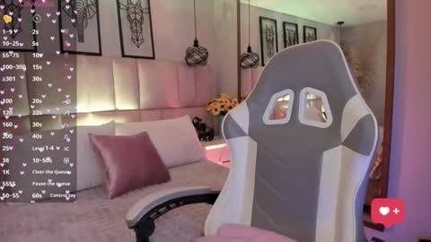 Snapshot of sara__colllins_ chatting on 23, 9, 2025  SARA  online show from 23, 9, 2025
