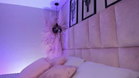Snapshot of sara__colllins_ chatting on 26, 9, 2025  SARA  online show from 26, 9, 2025
