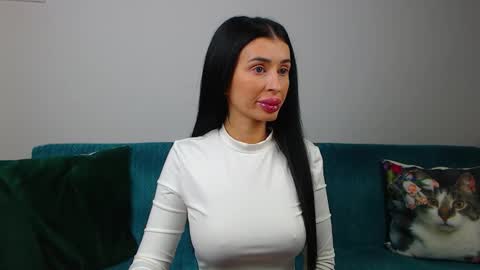 Snapshot of sara_daisy chatting on 4, 10, 2025 Im Sara I am happy to be here online show from 4, 10, 2025
