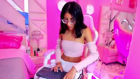 Snapshot of sara_naomi chatting on 11, 9, 2025 sara_naomi online show from 11, 9, 2025