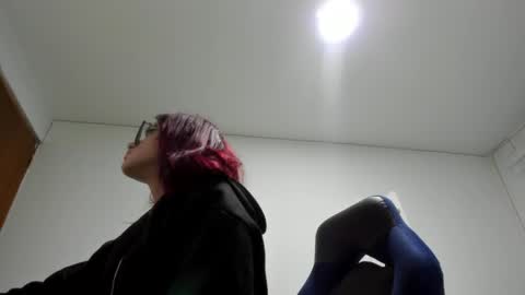 sara_red_x online show from 30, 3, 2026