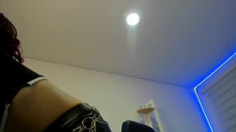 sara_red_x online show from 31, 3, 2026