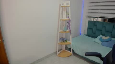 sara_red_x online show from 9, 4, 2026
