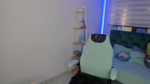 sara_red_x online show from 25, 4, 2026
