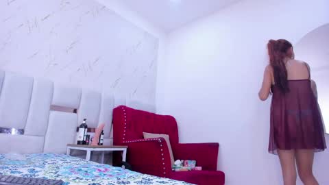 sara_sm1th_ online show from 17, 5, 2026
