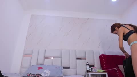 sara_sm1th_ online show from 23, 5, 2026