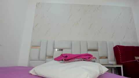 sara_sm1th_ online show from 24, 5, 2026