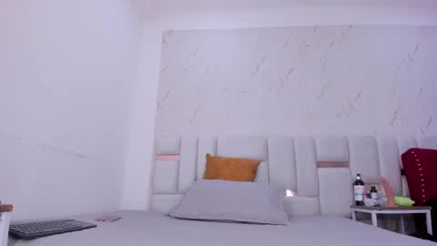 sara_sm1th_ online show from 28, 5, 2026