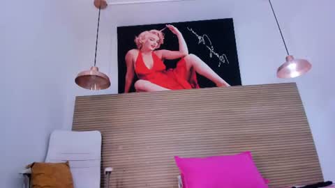 sara_sm1th_ online show from 17, 6, 2026