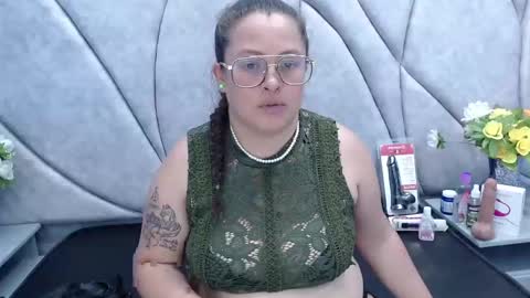 Snapshot of sara_thonson_ chatting on 12, 2, 2025 sara_thonson_ online show from 12, 2, 2025