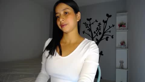 Snapshot of sara_tris chatting on 12, 2, 2025 Sara online show from 12, 2, 2025