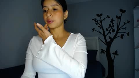 Snapshot of sara_tris chatting on 7, 3, 2025 Sara online show from 7, 3, 2025