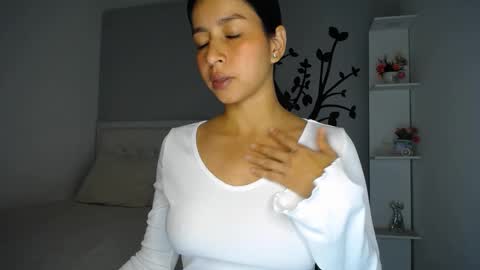 Snapshot of sara_tris chatting on 19, 9, 2025 Sara online show from 19, 9, 2025