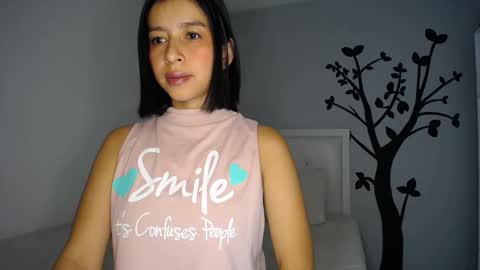 Snapshot of sara_tris chatting on 22, 10, 2025 Sara online show from 22, 10, 2025