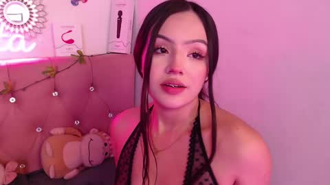 Snapshot of saraa_swett chatting on 3, 10, 2025 online show from 3, 10, 2025