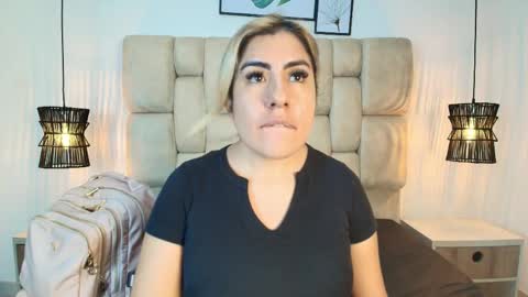 Snapshot of sarablonde_t chatting on 27, 5, 2026 sarablonde_t online show from 27, 5, 2026
