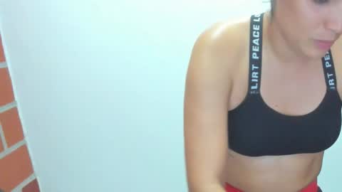 Snapshot of saracox2 chatting on 20, 11, 2025 Sara online show from 20, 11, 2025