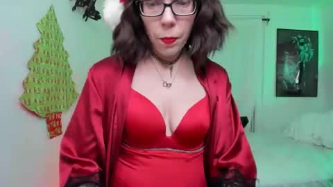 Snapshot of saradesirexo chatting on 9, 12, 2024 Sara Desire online show from 9, 12, 2024