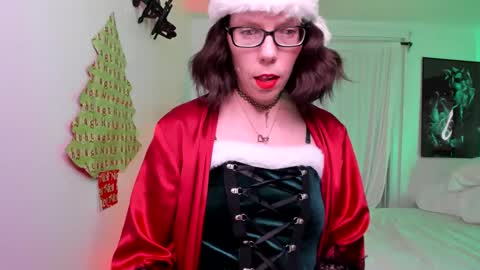 Snapshot of saradesirexo chatting on 10, 12, 2024 Sara Desire online show from 10, 12, 2024