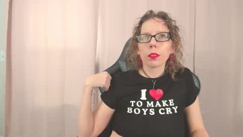 Snapshot of saradesirexo chatting on 30, 9, 2025 Sara Desire online show from 30, 9, 2025