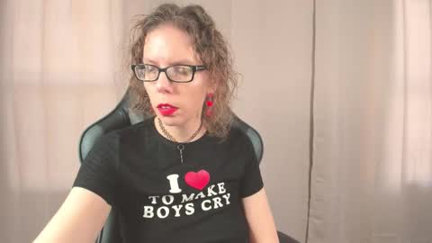 Snapshot of saradesirexo chatting on 2, 10, 2025 Sara Desire online show from 2, 10, 2025