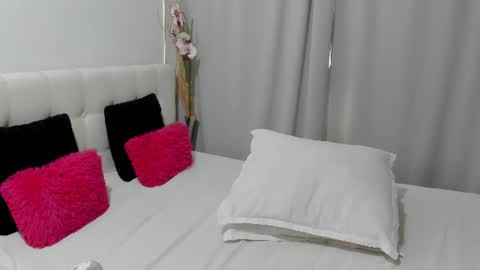 Snapshot of saradusk chatting on 24, 6, 2026 Sara online show from 24, 6, 2026
