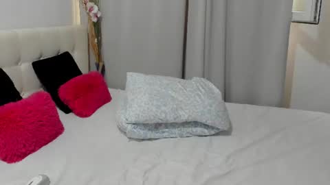 Snapshot of saradusk chatting on 1, 7, 2026 Sara online show from 1, 7, 2026