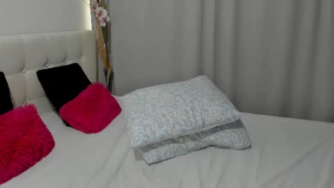 Snapshot of saradusk chatting on 5, 7, 2026 Sara online show from 5, 7, 2026