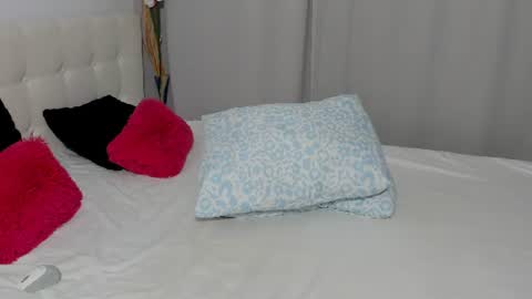 Snapshot of saradusk chatting on 8, 7, 2026 Sara online show from 8, 7, 2026