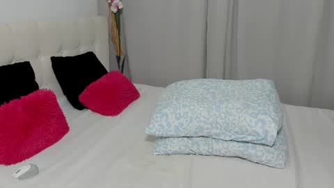 Snapshot of saradusk chatting on 9, 7, 2026 Sara online show from 9, 7, 2026