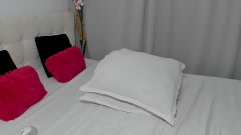 Snapshot of saradusk chatting on 10, 7, 2026 Sara online show from 10, 7, 2026