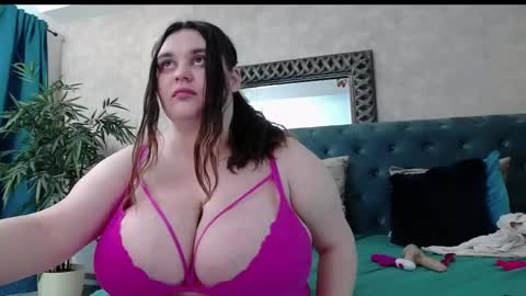 Snapshot of saraelise chatting on 19, 5, 2026 saraelise online show from 19, 5, 2026