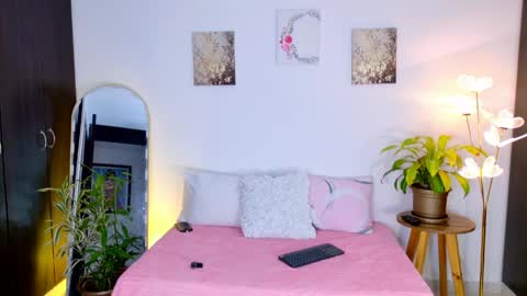 Snapshot of sarah__cinnamon chatting on 27, 4, 2026 sarah cinnamon online show from 27, 4, 2026