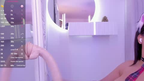 Sarah Bonneth online show from 18, 1, 2025