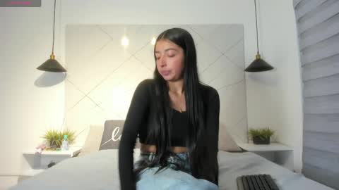 sarah_collens_ online show from 9, 6, 2026