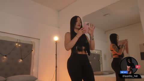 Snapshot of sarah_hiill chatting on 4, 10, 2025 online show from 4, 10, 2025