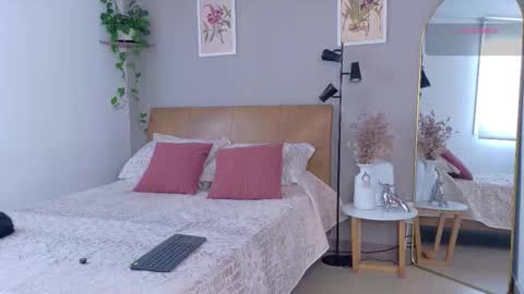 sarah_rayy online show from 12, 11, 2025