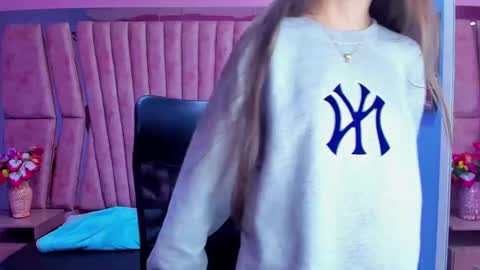 Snapshot of sarah_sweett_ chatting on 6, 12, 2024 Sarah online show from 6, 12, 2024