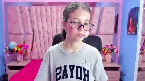 Snapshot of sarah_sweett_ chatting on 7, 10, 2025 Sarah online show from 7, 10, 2025