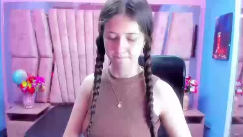 Snapshot of sarah_sweett_ chatting on 18, 10, 2025 Sarah online show from 18, 10, 2025