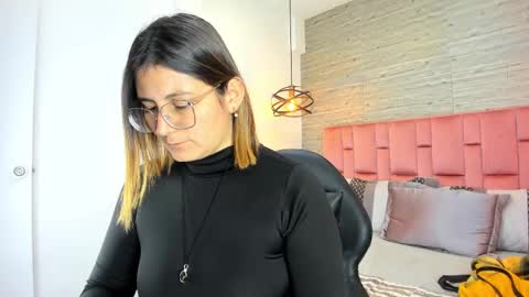 Sarah Deyvis online show from 17, 10, 2025