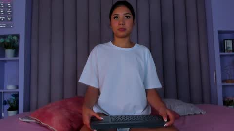 Snapshot of sarahevans__ chatting on 5, 12, 2024 Sarah Evans online show from 5, 12, 2024