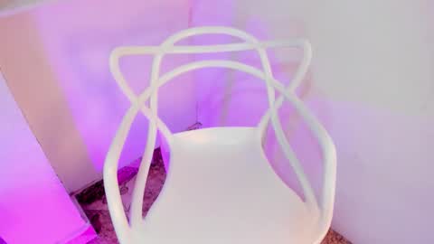 Sarahnovoa  online show from 17, 11, 2025