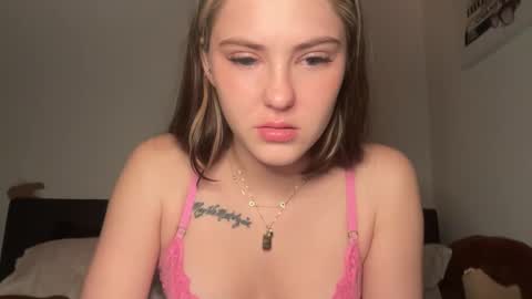 Snapshot of sarahxaoliver1 chatting on 1, 2, 2026 SarahxOliver online show from 1, 2, 2026