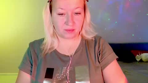 Snapshot of sarakatherin chatting on 14, 10, 2025 Sara online show from 14, 10, 2025