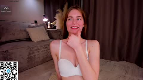 Snapshot of sarakinsly chatting on 10, 5, 2026 Rosie online show from 10, 5, 2026